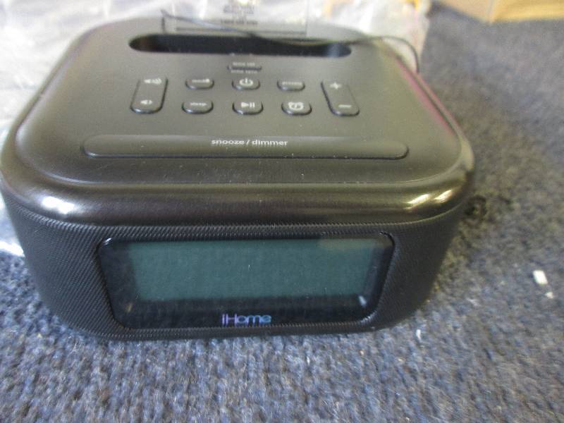 lot 123 image: Ihme FM stereo clock broken lightni...
