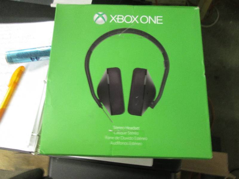 lot 154 image: xbox on headset one side not workin...