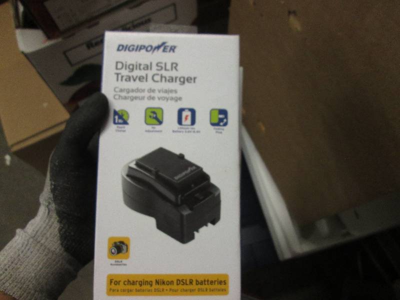 lot 171 image: lot of 2 DSLR travel charger...