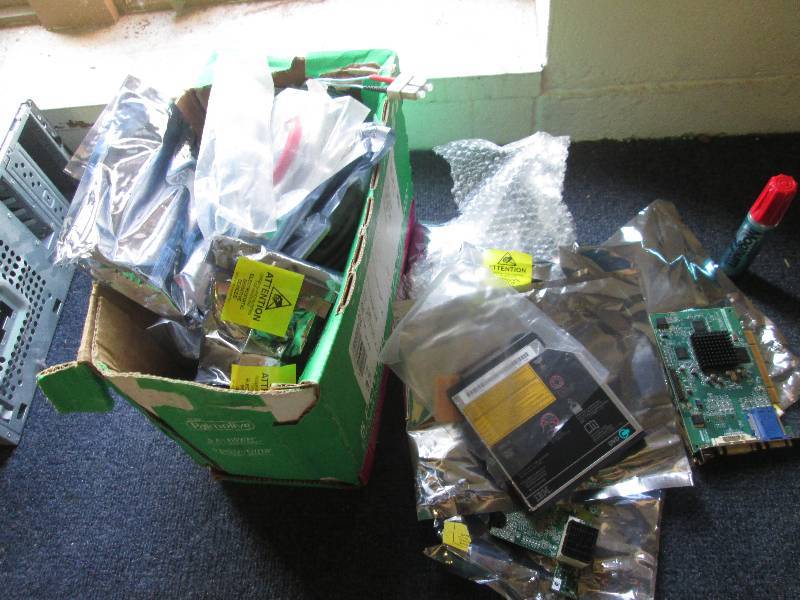 lot 181 image: box full of misc electronic see pic...