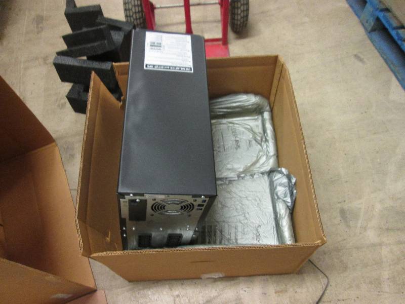 lot 189 image: smart ups 3000 untested has battery...