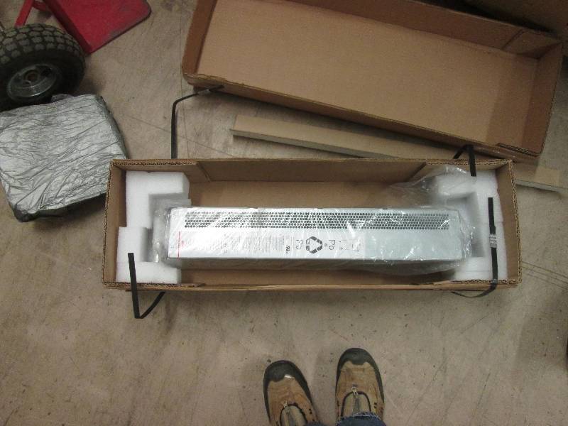 lot 193 image: APC battery unit for towers...