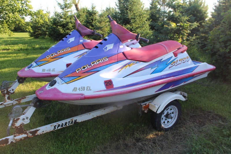 lot 2604 image: Pair of 1995 Polaris SL750 Jet Skis w Trailer
