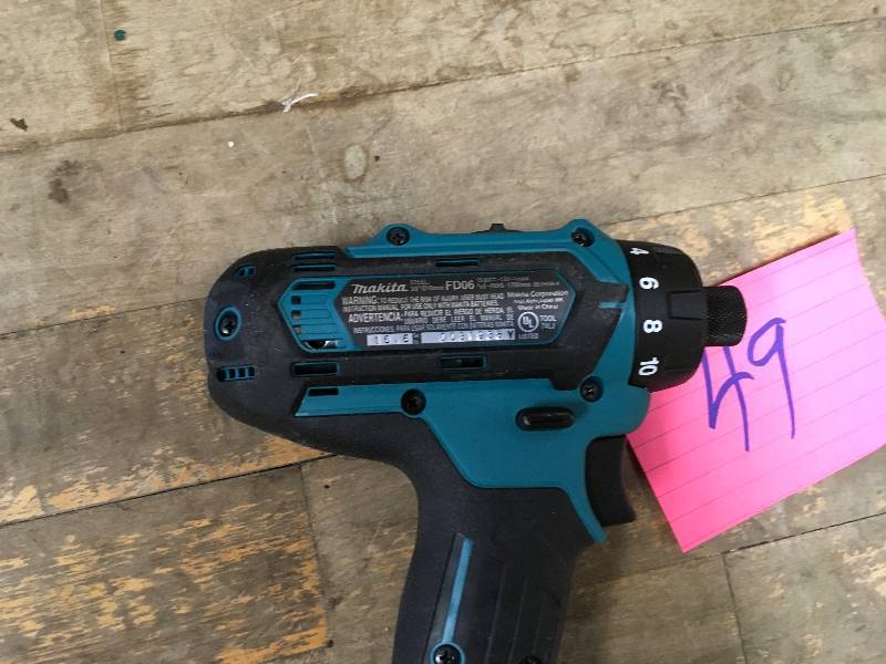 lot 49 image: Makita 12-Volt CXT Lithium-Ion 14 in. Hex Cordless Driver-Drill Used in working conditions