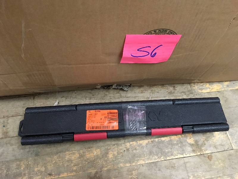 lot 56 image: Husky 5-80 ft. lbs. 38 in. Drive Digital Display Click Torque Wrench
