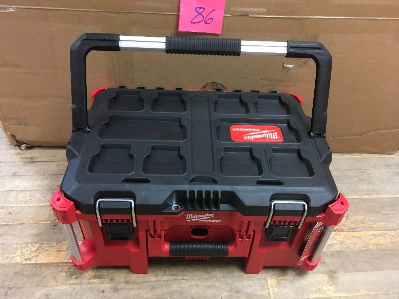 lot 86 image: Milwaukee PACKOUT 22 in. Large Tool Box