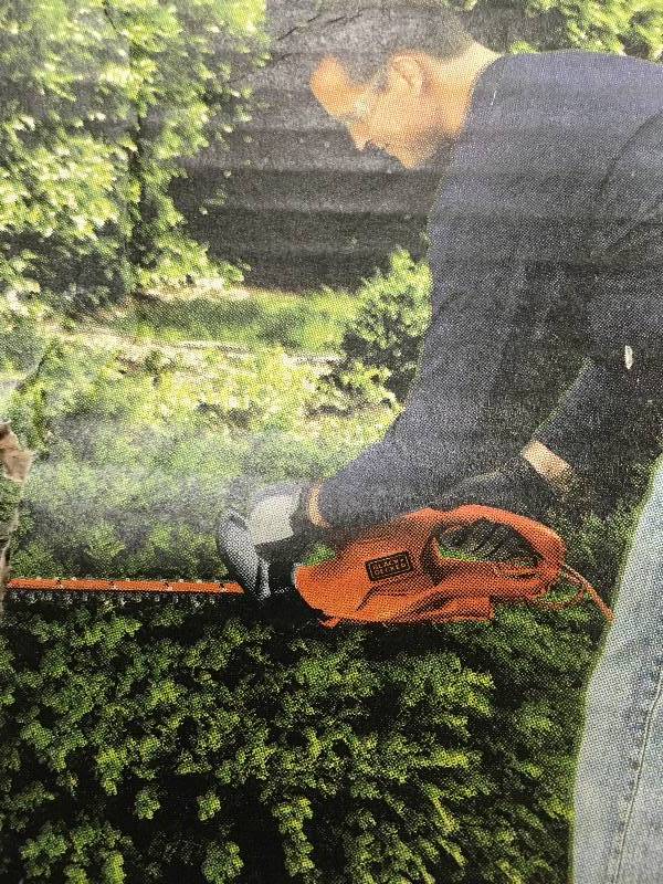 lot 116 image: BlackDecker 16-in. Hedge Trimmer BEHT100