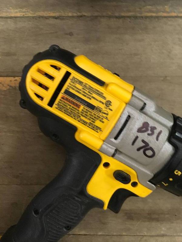lot 119 image: Dewalt 20-Volt MAX Lithium-Ion Cordless 12 in. DrillDriver Kit with (1) Batteries 1.3Ah, Charger and bag has  broken zipper