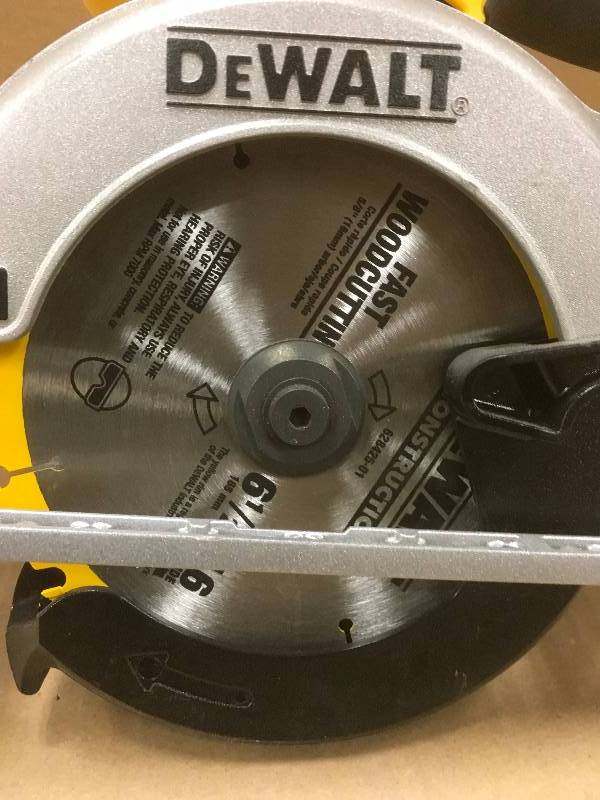 lot 76 image: DEWALT 18-Volt NiCd Cordless 6-12 in. (165 mm) Circular Saw (Tool-Only)