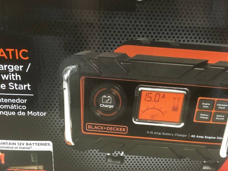 lot 78 image: Black & Decker 15 Amp Battery Charger with 40 Amp Engine Start