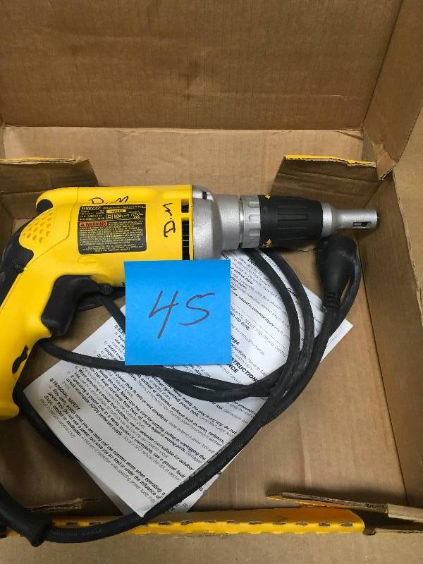 DEWALT 4000 RPM Variable Speed Reversible Drywall Scrugun  USED