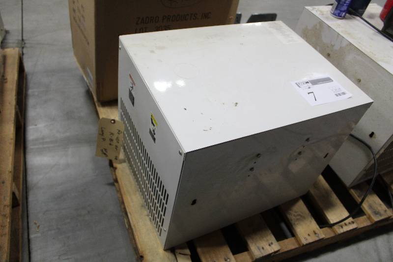 lot 7 image: Air Tak Refrigerated Air Dryer