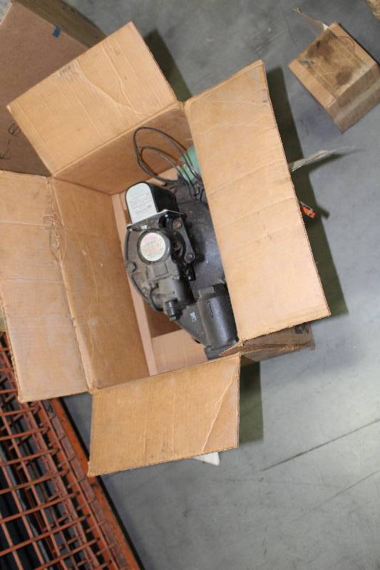 lot 9 image: McDonnell & Miller Boiler Control w Pilot Duty Limit Control