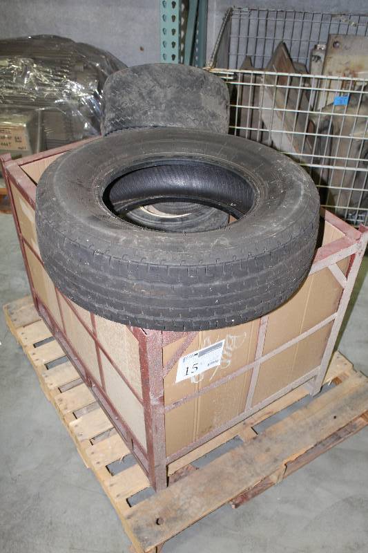 lot 15 image: Golf Cart Parts - Tires w Rims