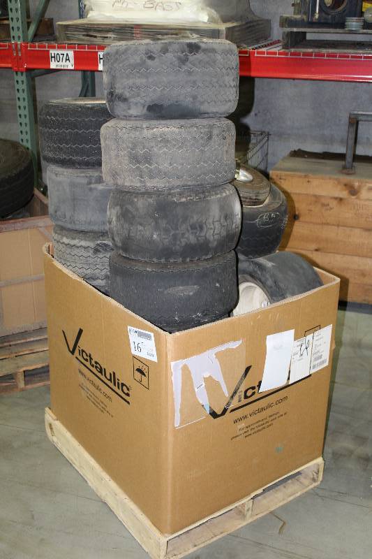 lot 16 image: Golf Cart Parts - Tires w Rims