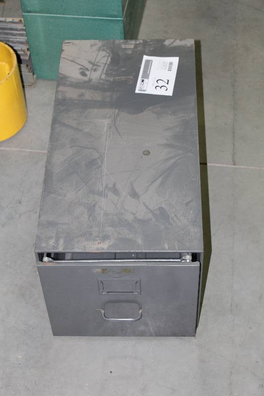 lot 32 image: 1-Drawer Metal File Cabinet