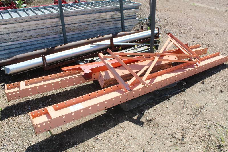lot 43 image: Cantalever Rack
