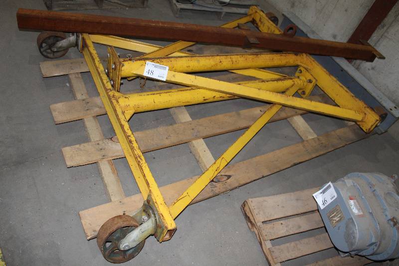 lot 48 image: Rolling Metal Rack