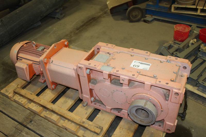 lot 69 image: Weg Gearbox & Motor