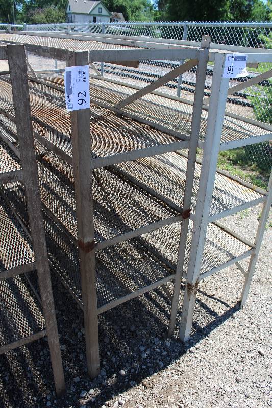 lot 92 image: Shelving Rack