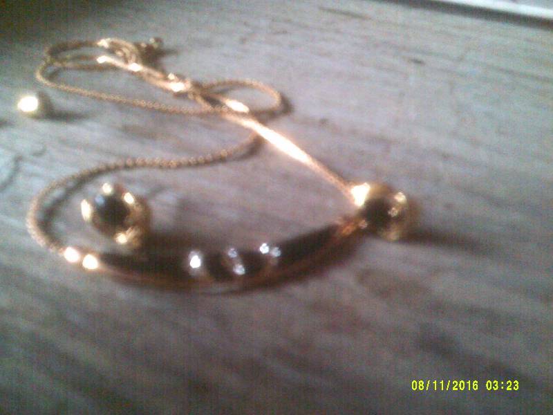 GOLD EARINGS AND NECKLACE WITH BLACK AND DIAMOND STONES