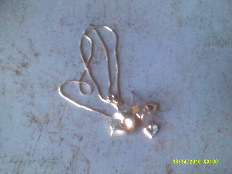 GOLD NECKLACE AND EARINGS