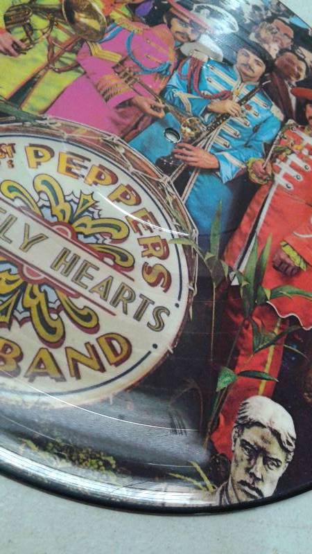 lot 1 image: The Beatles Sgt Peppers 12 Picture Vinyl LP Record, Untested