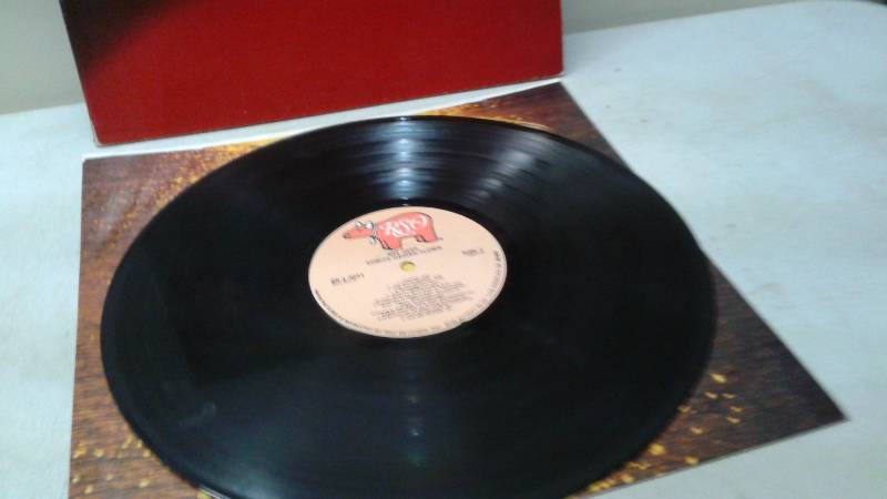lot 7 image: 12 Vinyl LP Record, Sleeve Shows Wear, Record Is In Good Condition - The Bee Gees