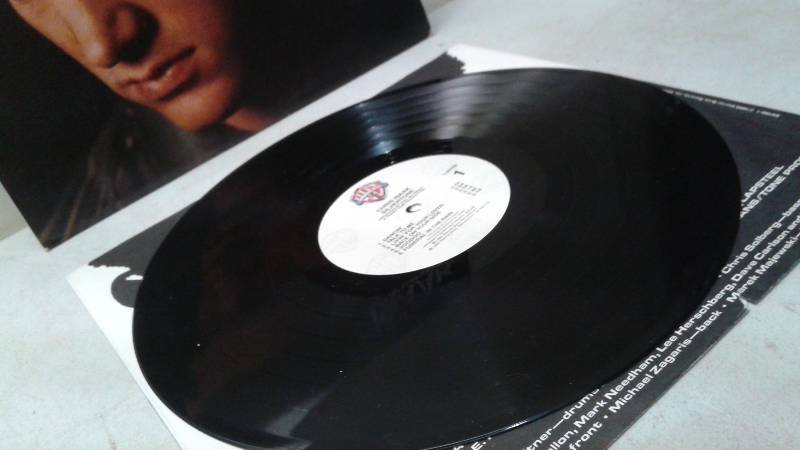 lot 10 image: 12 Vinyl LP Record, Sleeve May Show Wear, Record Is In Good Condition - Chris Isaak Silverton