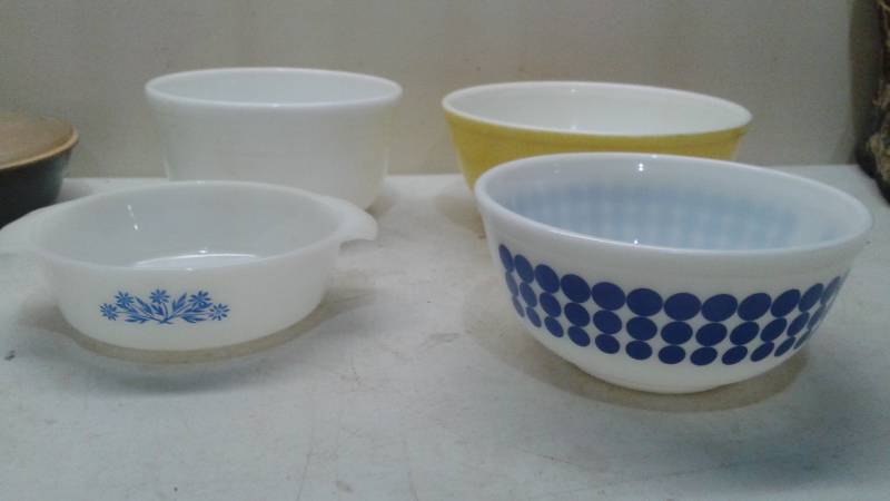 lot 34 image: Lot Of Vintage Kitchen Bowl Dishes, Pyrex, Glasbake, Used, May Show Wear
