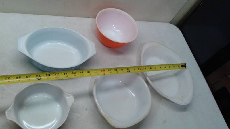 lot 35 image: Lot Of Vintage Kitchen Dishes, Pyrex, Glasbake, Used, May Show Some Wear