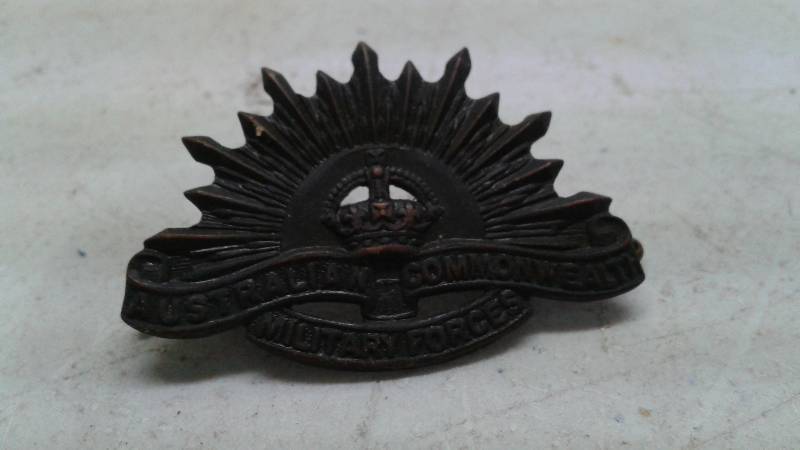 lot 48 image: Lot Of Vintage WW2 Australian Military Items, Pins, Buttons