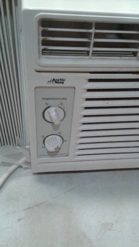 lot 59 image: Arctic King 5000 BTU Air Conditioner Unit, Used, Some Wear, Marks, Tested, Works Great