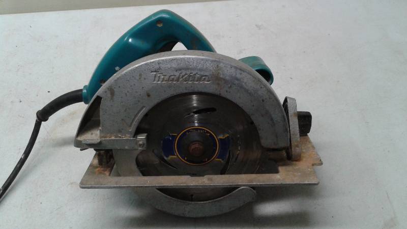 lot 63 image: Makita Circular Saw, Used, Shows Wear, Works