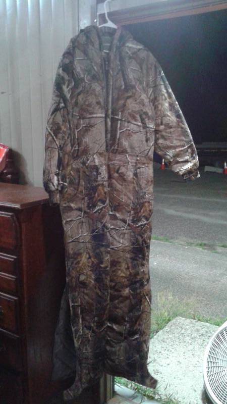 lot 99 image: Gander Mtn. Full Body Camouflage Hunting Snow Suit, Good Condition, Mens Size Large