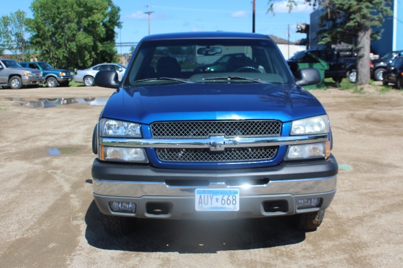 lot 2614 image: 2004 Chevrolet Silverado 1500 4x4 Extended Cab Z71 - 2 Owner -