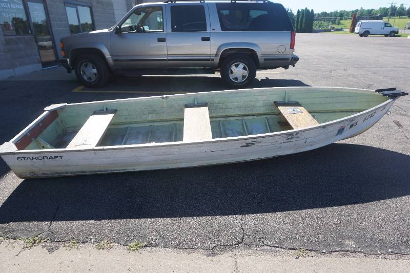 lot 2 image: 1990 Starcraft 14 Aluminum Fishing Boat