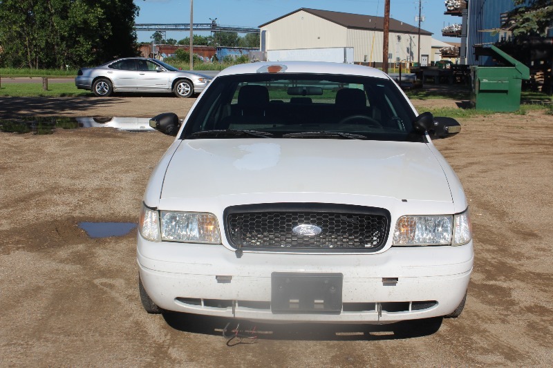 lot 2624 image: 2005 Ford Crown Victoria Police Interceptor