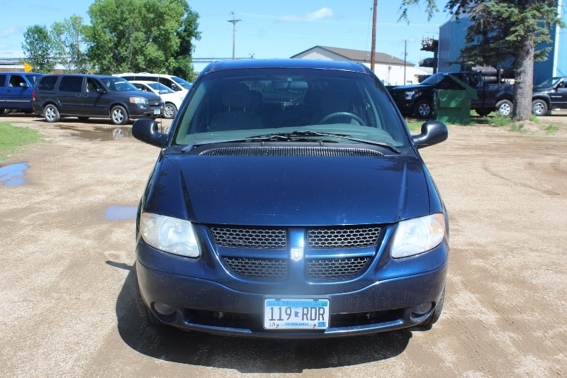 lot 2645 image: 2001 Dodge Caravan Sport - One Owner -