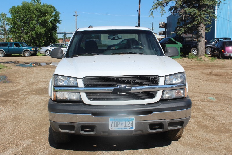 lot 2643 image: 2005 Chevrolet Silverado 1500 4x4 Extended Cab Z71