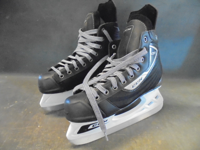 lot 7 image: CCM 01 Mens Ice Skates