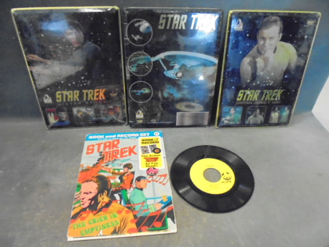 lot 16 image: Star Trek Memorabilia