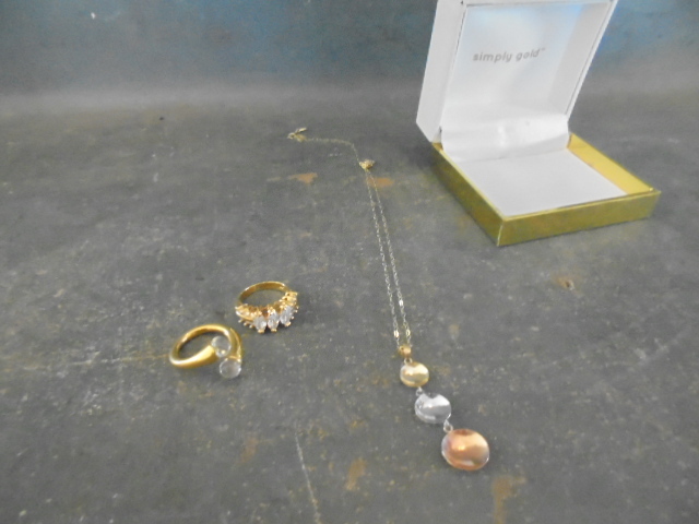 lot 32 image: Jewelry