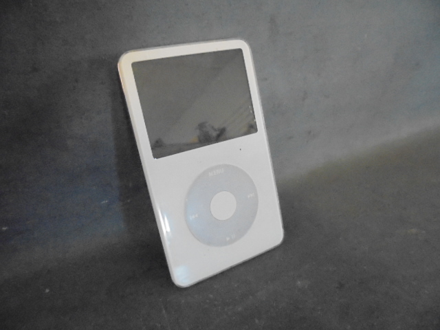 lot 33 image: ipod
