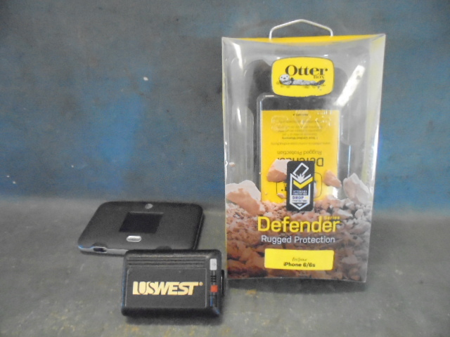 lot 48 image: Mobile Hot Spot, Beeper and Otterbox Clip