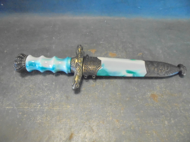 lot 50 image: Decorative Knife