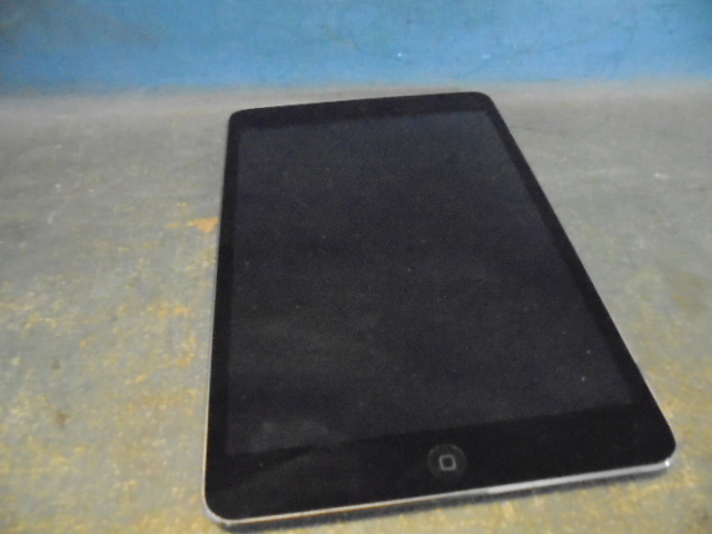 lot 52 image: iPad