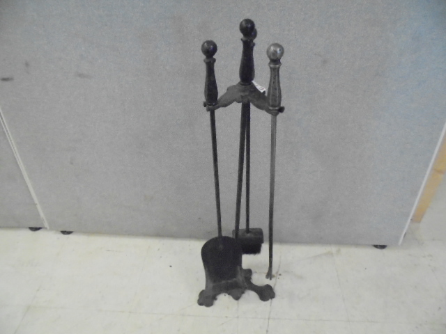 lot 61 image: Fireplace Tools