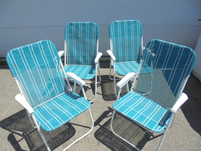 lot 63 image: Folding Lawn Chairs