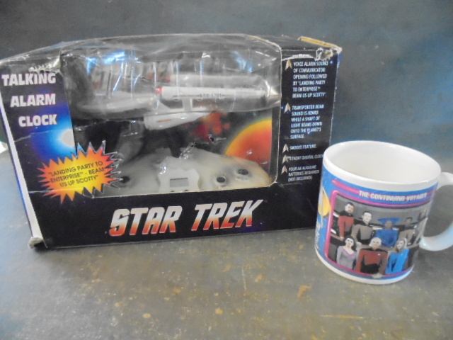lot 38 image: Star Trek Alarm Clock and Mug